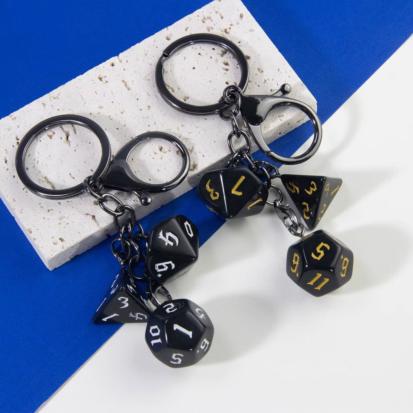 Stylish Black D&D Dice Keychain - سلساة مفاتيح نرد دي اند دي
