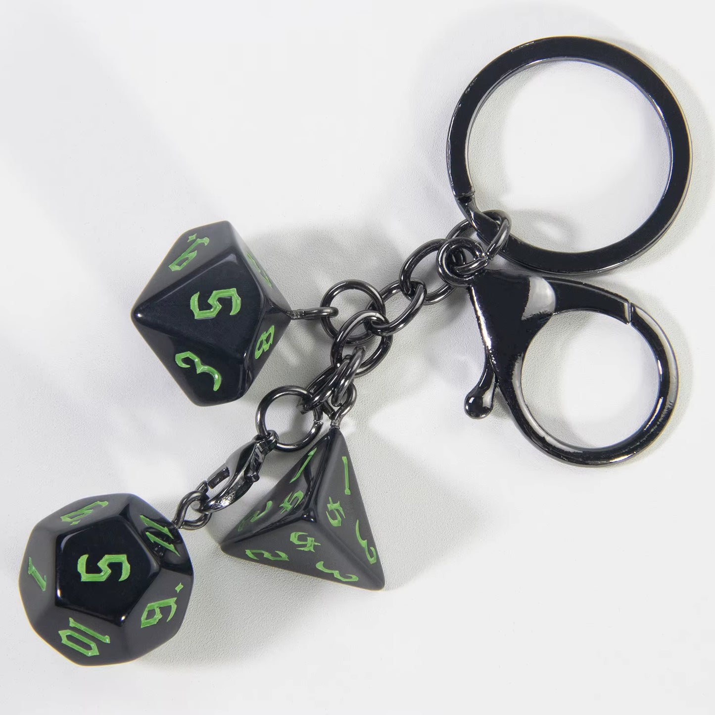 Stylish Black D&D Dice Keychain - سلساة مفاتيح نرد دي اند دي