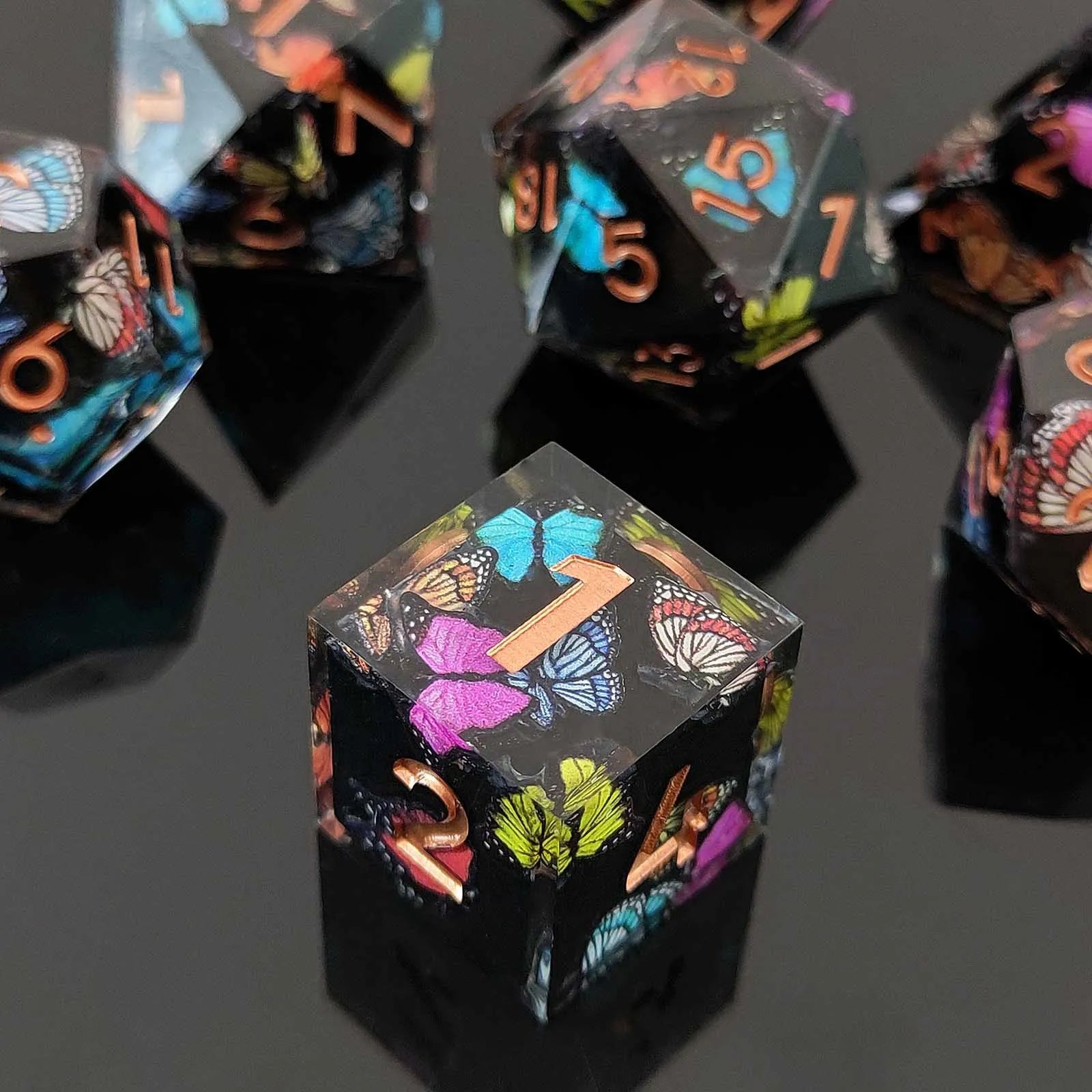 Enchanting D&D Flower Resin Dice Set - 7PCS Polyhedral Dice for RPG Gamers and Collectors - نرد 7 قطع على شكل ورود