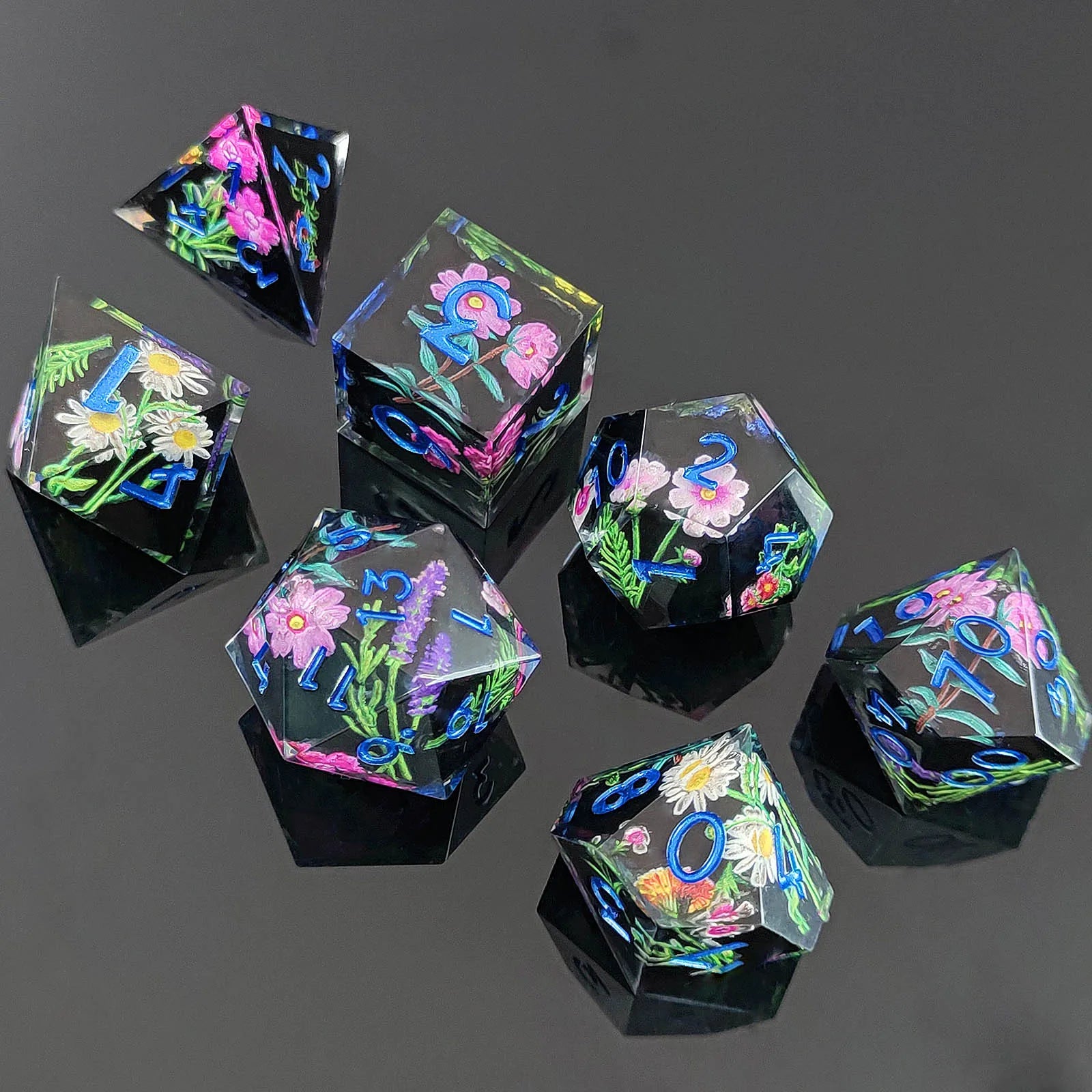 Enchanting D&D Flower Resin Dice Set - 7PCS Polyhedral Dice for RPG Gamers and Collectors - نرد 7 قطع على شكل ورود
