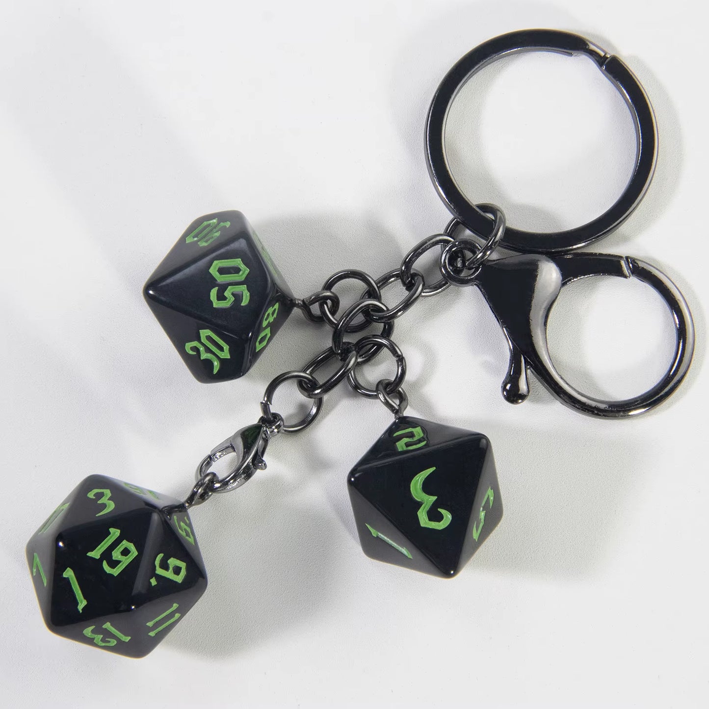 Stylish Black D&D Dice Keychain - سلساة مفاتيح نرد دي اند دي