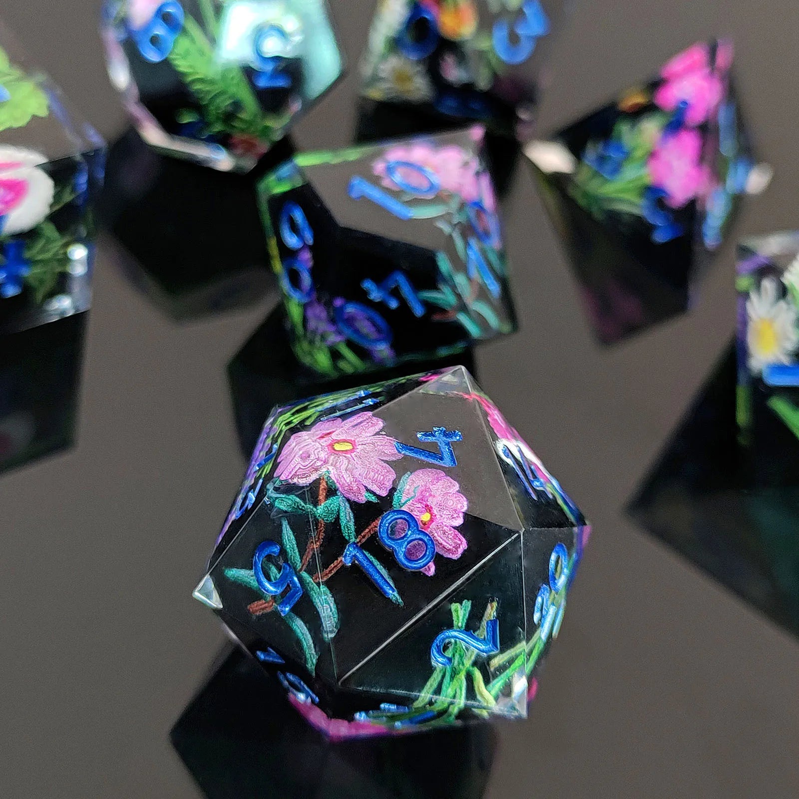Enchanting D&D Flower Resin Dice Set - 7PCS Polyhedral Dice for RPG Gamers and Collectors - نرد 7 قطع على شكل ورود
