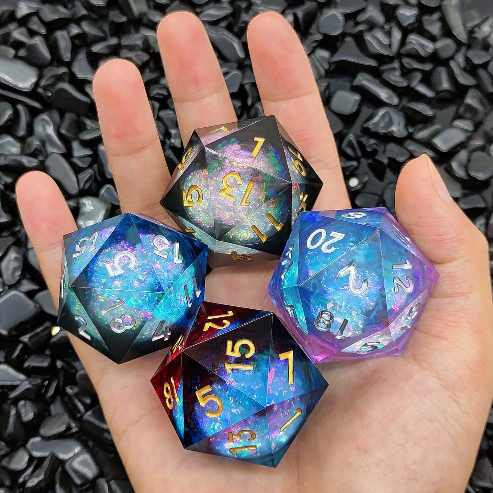 Vibrant 20-Sided Quicksand Resin D&D Dice - 35mm Liquid Core D20 - نرد دي اند دي عشرين وجه حجم كبير