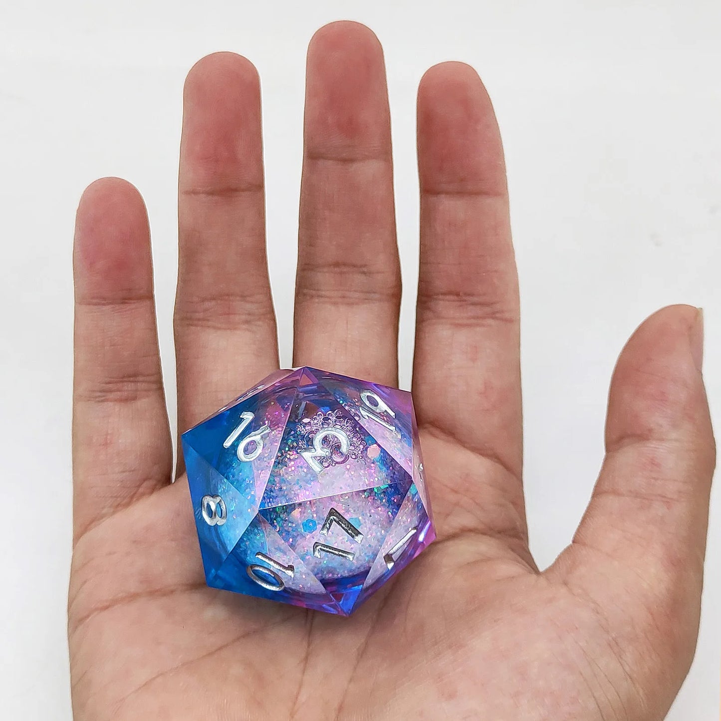 Vibrant 20-Sided Quicksand Resin D&D Dice - 35mm Liquid Core D20 - نرد دي اند دي عشرين وجه حجم كبير