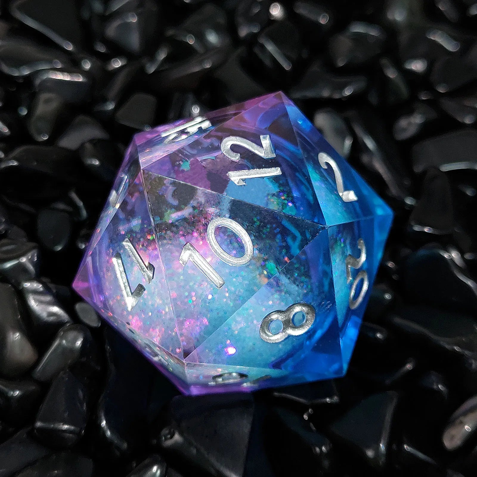 Vibrant 20-Sided Quicksand Resin D&D Dice - 35mm Liquid Core D20 - نرد دي اند دي عشرين وجه حجم كبير