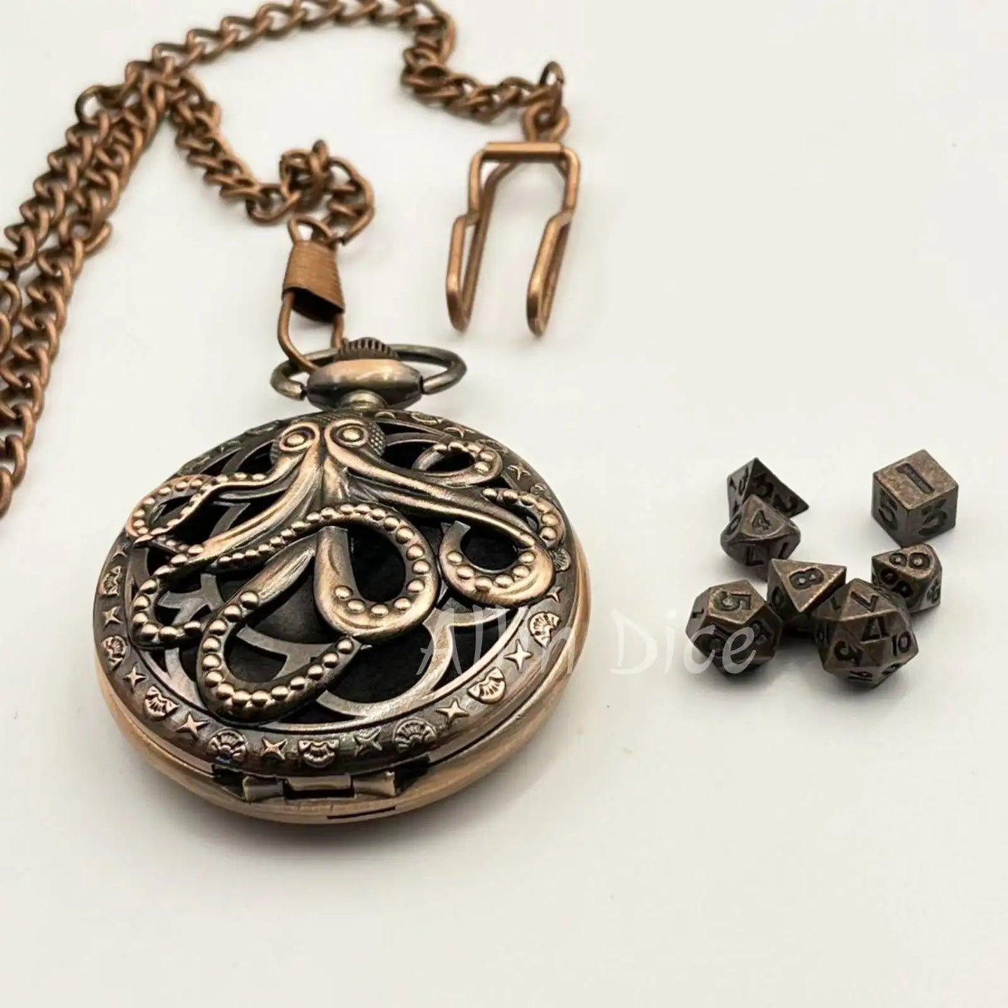 Octopus Metal Dice Case Vintage Cthulhu Pocket Watch DND Dice One Eyed Octopus Pocket Watch Box Dice for Role Playing Games
